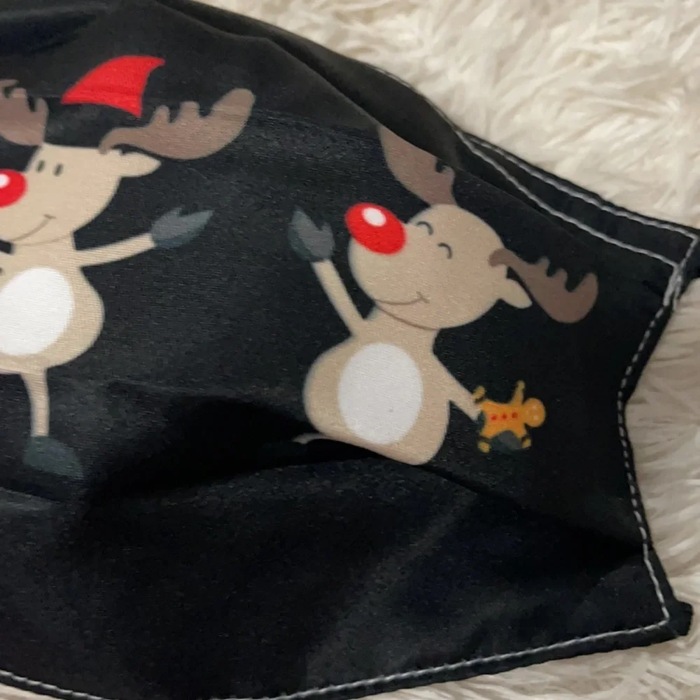 6/$20 New playing reindeer face mask